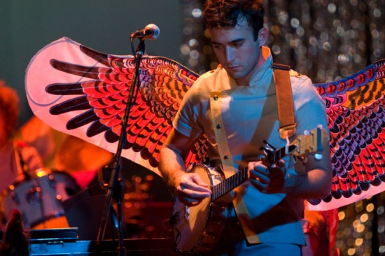 800px sufjan stevens playing banjo e1304328625684 Sufjan Stevens at Admiralspalast